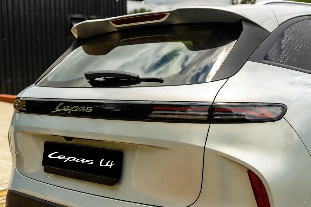 Rear view of the silver Lepas L4 SUV featuring a sleek integrated LED tail light bar, roof spoiler, and branded "Lepas L4" license plate.